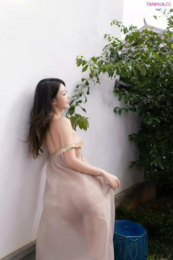 唐安琪  [XiuRen]高清写真图 2025.08.04 No.10619 唐安琪 浅色薄纱第12张图片